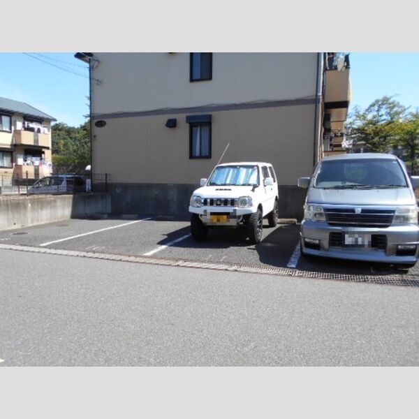 サニーヒル　1号棟 駐車場
