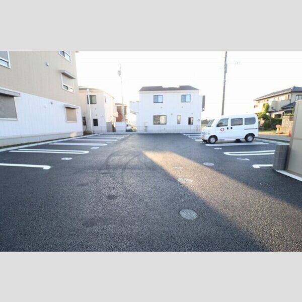 ファミリア　エテルナ 駐車場