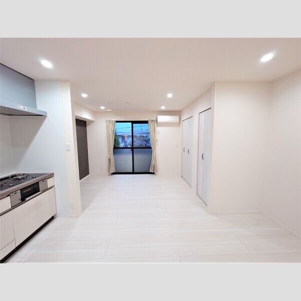 ブルーフォックス201号室 LDK13.5帖(別角度)