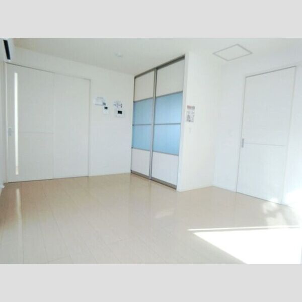 ベルツリー上川原201号室 LDK9帖(別角度)