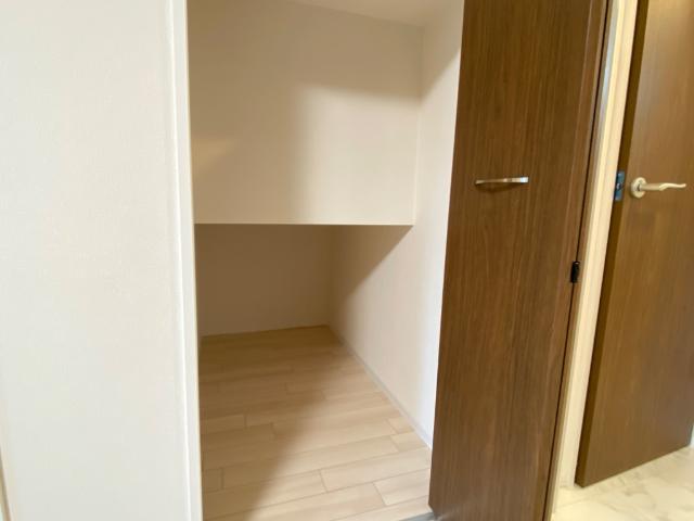 ＧＲＡＣＥＲＹ102号室 階段下収納