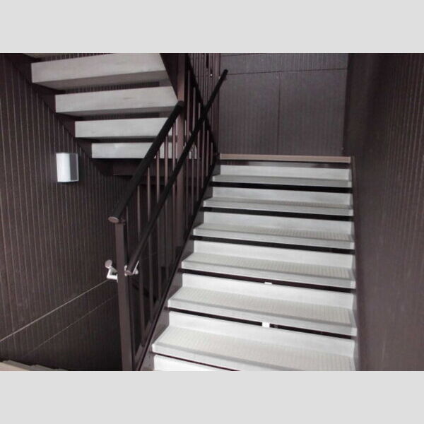 La-Vespa門井町303号室 共用階段