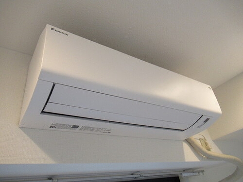 グローリア初穂千駄木・ヴェルデ千駄木8階 リビング部エアコン