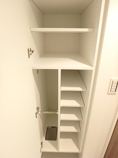 セレニティコート虎ノ門 傘やブーツも収納可能なシューズボックス