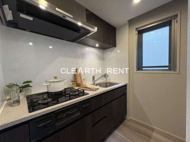 コンシェリア目黒本町 ＴＨＥ ＲＥＳＩＤＥＮＣＥ3階 モデルルーム写真/3口ガスコンロ/シンクが大きく使いやすい