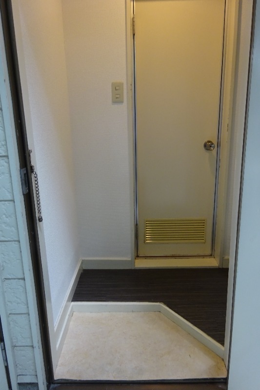 プラザドゥミハルA棟 玄関