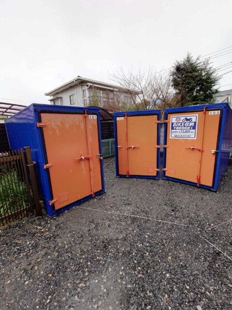 ドゥエル　イースト3階 バイク置場（別途費用）