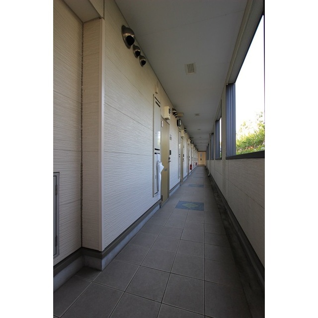 アンモードイグサ１105号室 1階通路