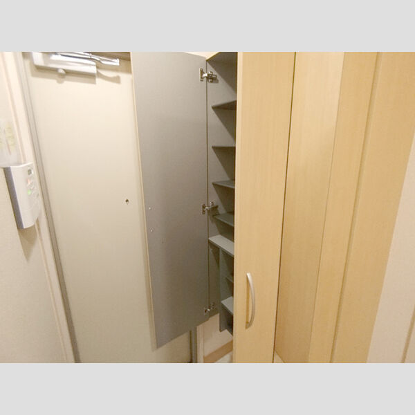 メゾンエミールドゥ 玄関、シューズボックス