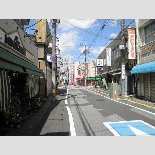 ホワイトヴィラ 商店街