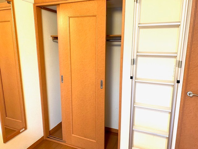 レオパレスラゲット 玄関ドア