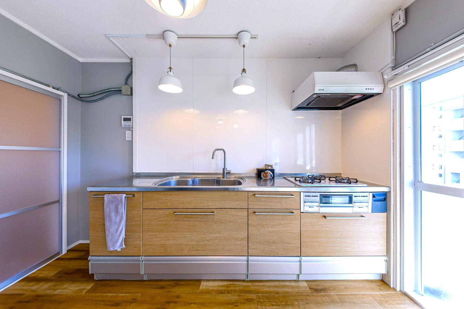 高津団地デザイナーズ物件 幅広いシステムキッチンを採用しているので作業効率があがります