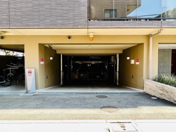 Ｂｒｉｌｌｉａ　ｉｓｔ　北沢3階 駐車場