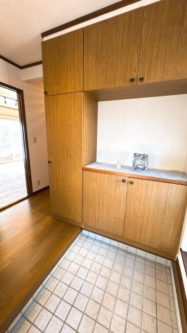 千葉市中央区 花輪町 2階建 ５ＤＫ 玄関