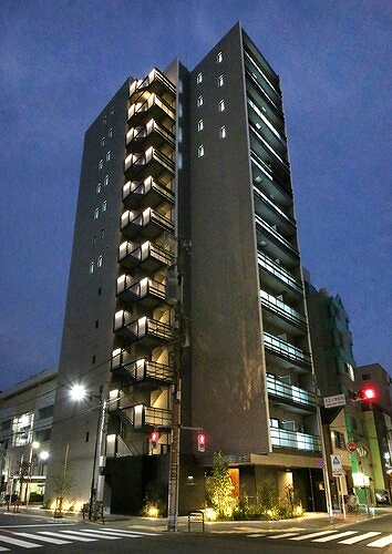 ＲＥＦＲＡＭＥ ５ Ｉｒｉｙａ4階 夜間外観　※竣工時2022年10月撮影