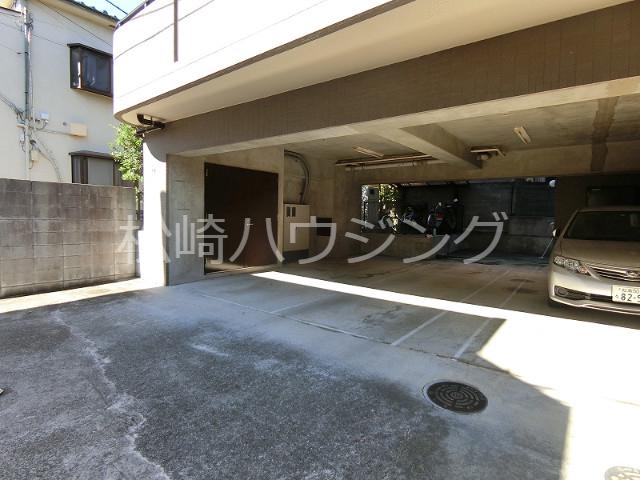 ドルチェ中野1階 駐車場