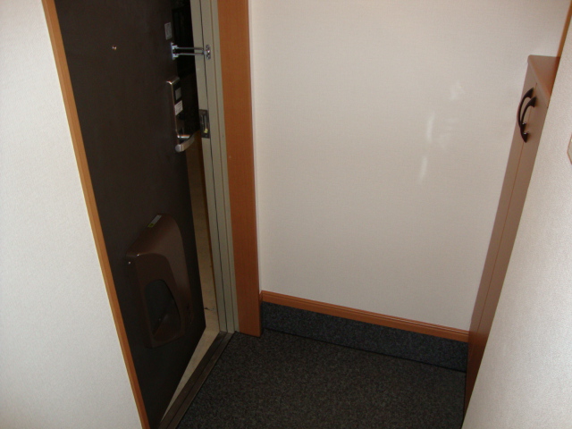 コンフォース弐番館 玄関
