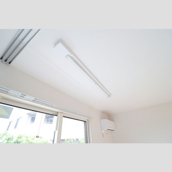 プレミール西千葉202号室 室内物干し