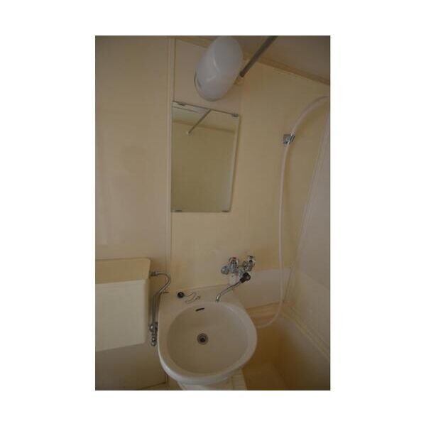 ベルシティ川口2号棟201号室 洗面