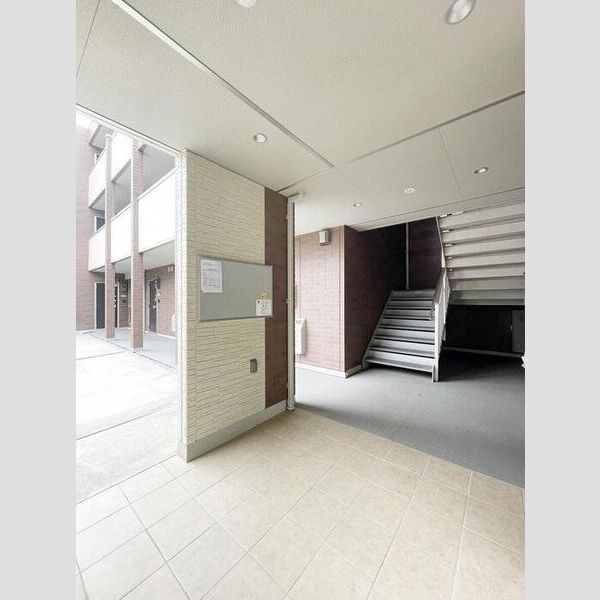 ブラウンヒルズ203号室 エントランス