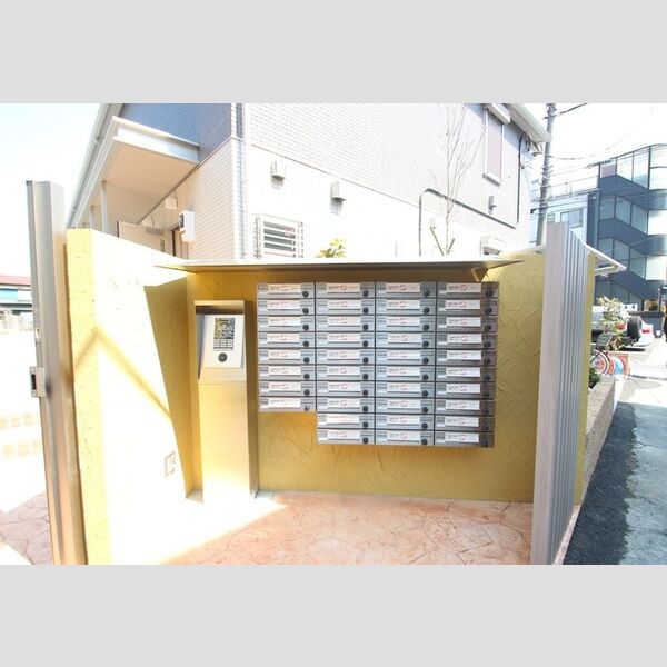 ラッテ222号室 エントランス