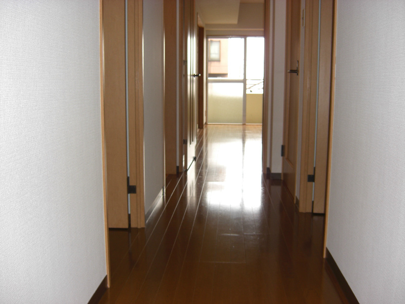 あびたしおん仲村3階 玄関