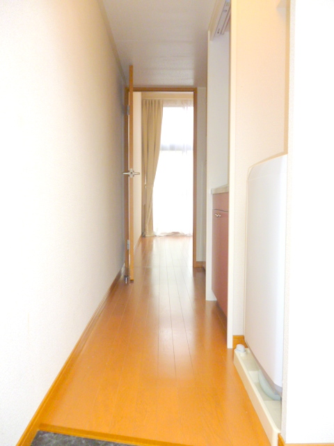 レオパレスファミリア 玄関