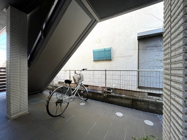 プレジール南与野2階 駐輪場