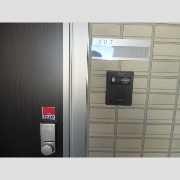J-room 302(玄関)