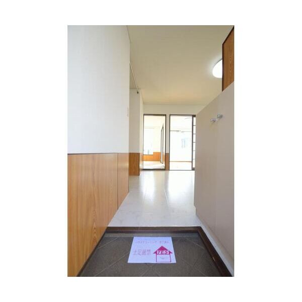 ハイム安井弐番館103号室 玄関