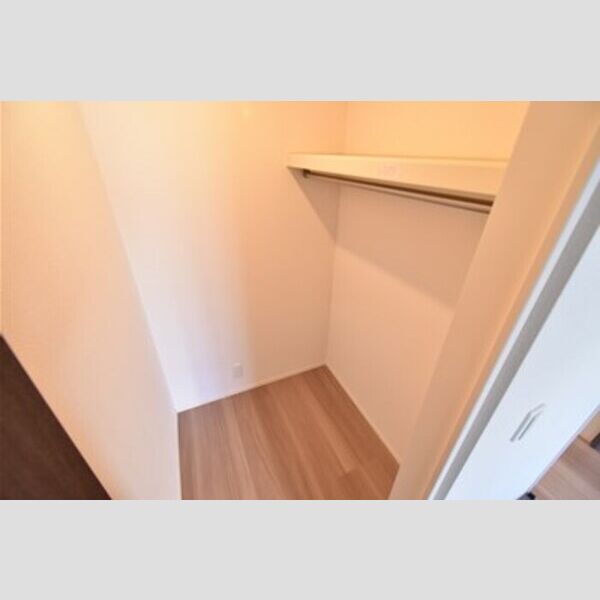 ルミエール本厚木205号室 ウォークインクローゼット