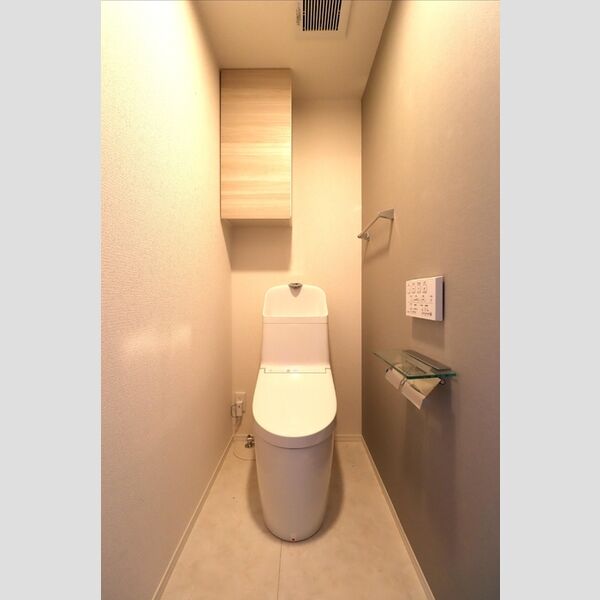 グラナーデ西大泉201号室 トイレ