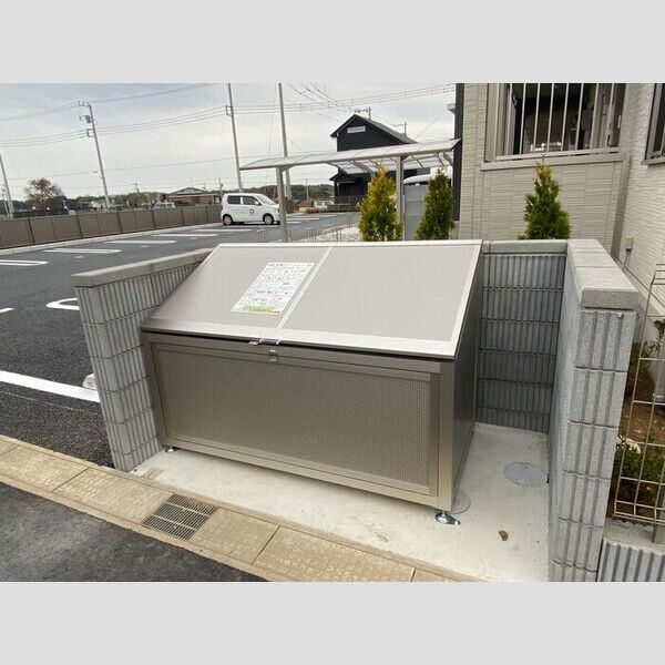 コンフォルト102号室 ゴミステーション