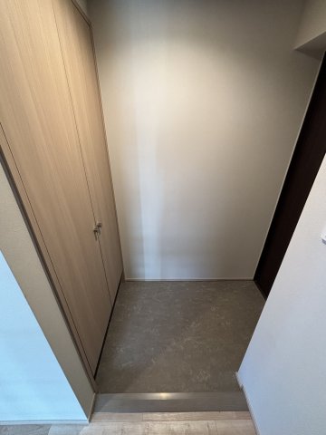 グランディアラフィーネ0406号室 玄関