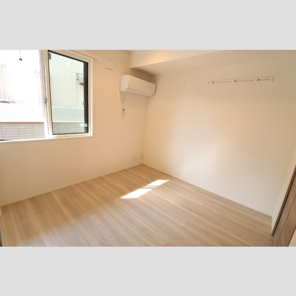 アヴァンスコート参番館103号室 洋室