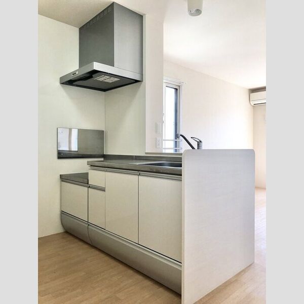 グランモア柳川202号室 ★白を基調とした明るいキッチン★