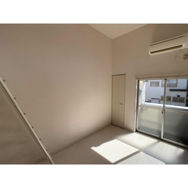 コンフォートメゾン東平賀205号室 リビング