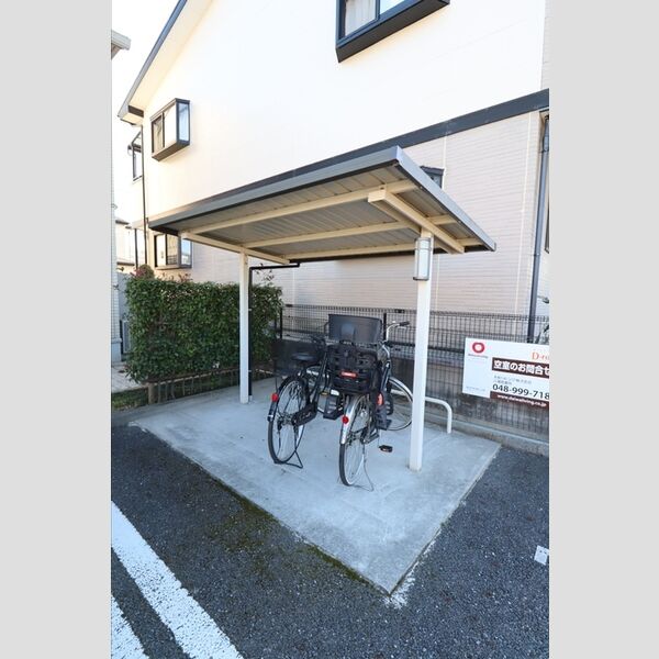 根通り 駐輪場(奥)