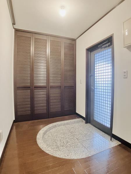 サワタカビル 玄関