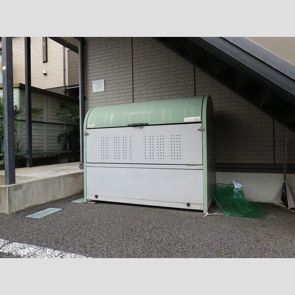 ノーブル富里103号室 敷地内ごみ置場