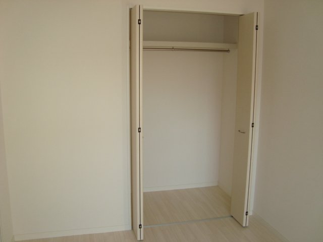 ベルクラージュ 南側洋室収納