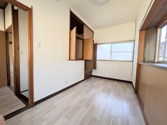 鎌ケ谷大仏戸建 2階洋室2、収納もたくさんあります