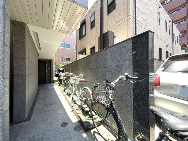 ＤｅＬＣＣＳ 中野新橋 玄関