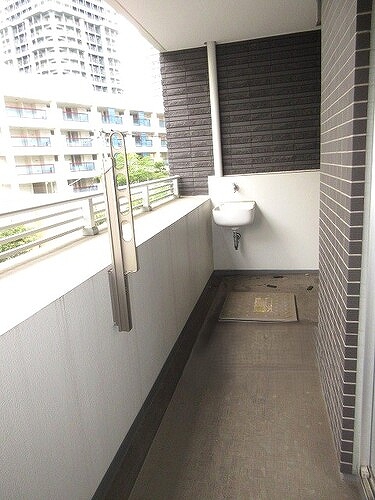 ライオンズ横浜ポートサイド4階 バルコニー　※2024年9月撮影