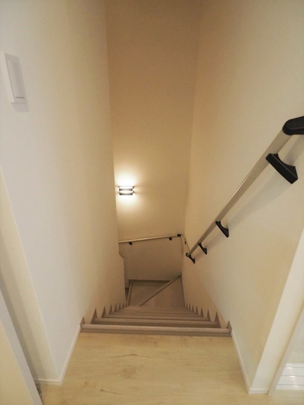 レジディア世田谷弦巻 階段