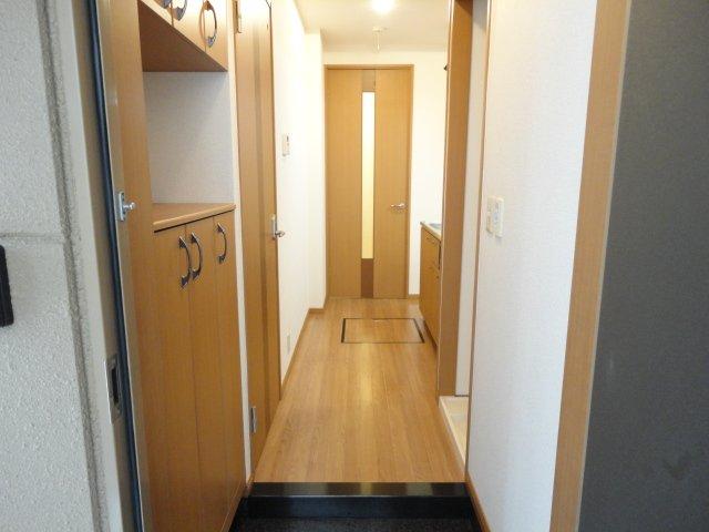 ディモア足立 玄関～キッチン