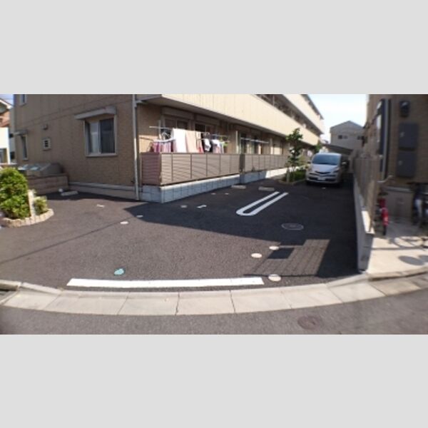 クリオス101号室 駐車場