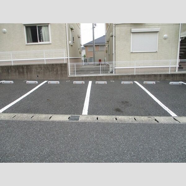 アンソレイエ　西館 駐車場