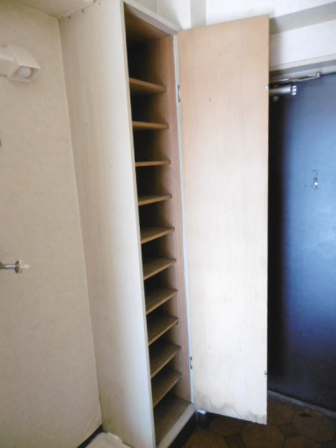 エスポワール西八 下駄箱