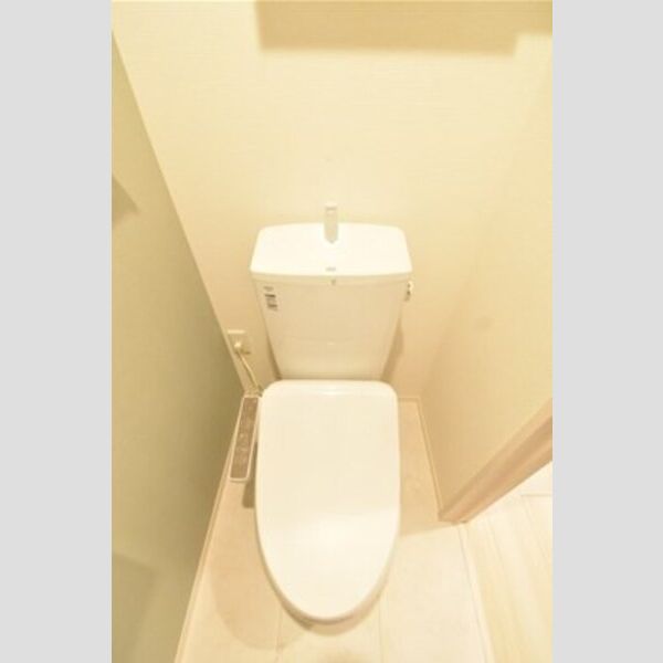 ラ・パージュ桜301号室 洗浄便座